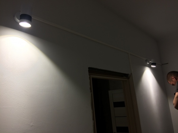 Подключение двух светильников в гардеробной